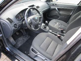 Skoda Octavia 1.6 TDI Clima Radio/CD 6-Bak picture 14