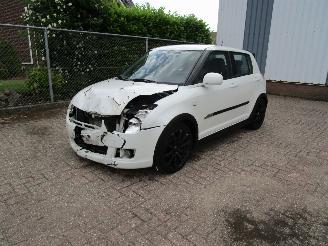 Schadeauto Suzuki Swift 1.3 Airco Radio/CD Parelmoer Wit 2009/1