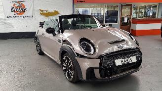 Schadeauto Mini Cooper S 2.0 16V COOPER S CABRIO BENZ  AUT 1.998CC 131KW 178PK 2022/1