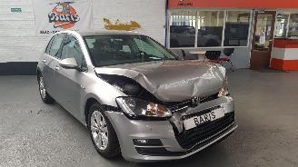 Coche accidentado Volkswagen Golf 1.0 TSI 12V BLUEMOTION   BENZ 999CC 85KW  116PK 2015/8