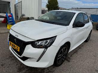 Unfallwagen Peugeot 208 1.2  PureTech Allure Pack BJ 2022 32.596 KM 2022/9