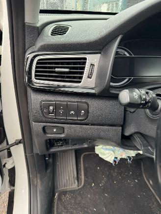 Kia Niro 1.6 GDi Hybrid First Edition picture 20