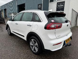 Kia Niro 1.6 GDi Hybrid First Edition picture 3