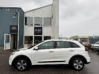 Kia Niro 1.6 GDi Hybrid First Edition picture 2