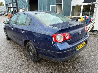 Volkswagen Passat 1.6 FSI AUTOMAAT Trendline picture 2