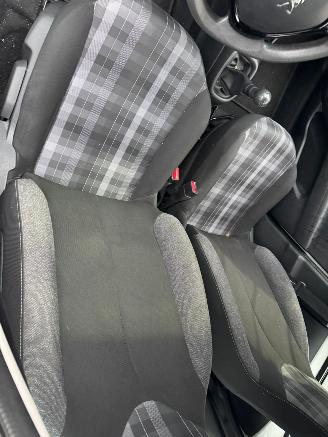 Peugeot 108 1.0 e-VTi Active picture 16