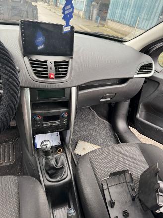 Peugeot 207 1.4 VTi XS picture 10