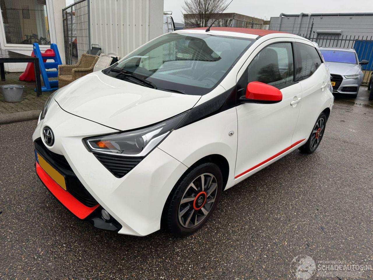 Toyota Aygo 1.0 VVT-i CABRIO x-cite BJ 2019 50.148 KM