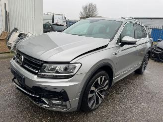 damaged passenger cars Volkswagen Tiguan 1.5 TSI ACT Highline Business R AUTOMAAT 2020/1