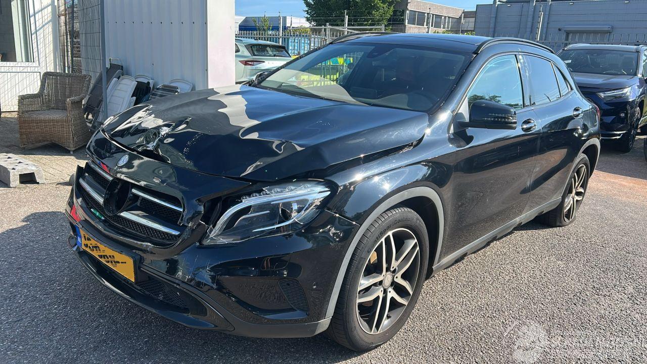 Mercedes GLA 180 AMG PANO AUT