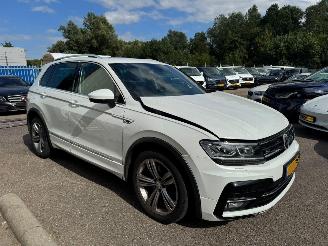 Schadeauto Volkswagen Tiguan 2.0 AUTOMAAT TSI 4Motion Highline Business R 2019/7