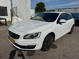 Schadeauto Volvo V-60 2.0 D4 Polar+ Dynamic 2017/9