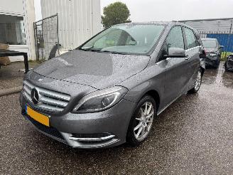 damaged passenger cars Mercedes B-klasse 180 AUTOMAAT Ambition 2012/9