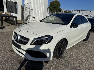 Vaurioauto  passenger cars Mercedes   2015/12