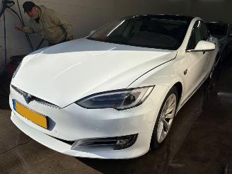 Unfallwagen Tesla Model S 75D Base 245 KW 2018/8