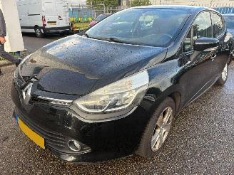 krockskadad bil auto Renault Clio 0.9 TCe Expression 2014/3