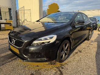 krockskadad bil auto Volvo V-40 2.0 T3 Nordic+ 2017/11