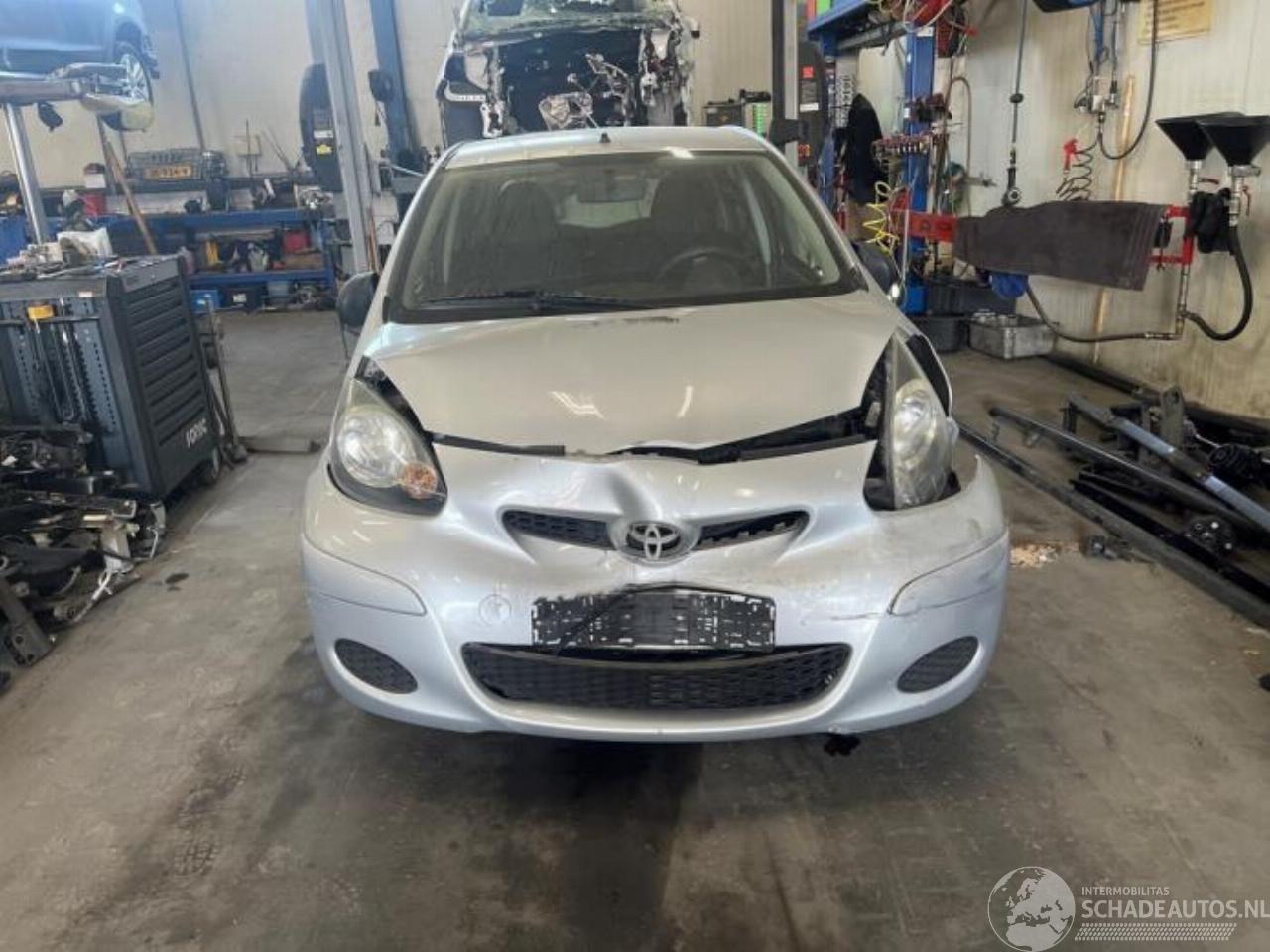 Toyota Aygo Aygo (B10), Hatchback, 2005 / 2014 1.0 12V VVT-i