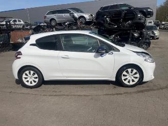 Peugeot 208 208 I (CA/CC/CK/CL), Hatchback, 2012 / 2019 1.0 Vti 12V PureTech picture 3
