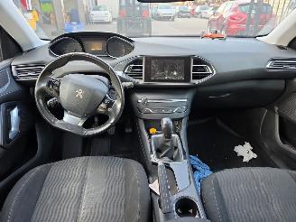 Peugeot 308 1.2 picture 9