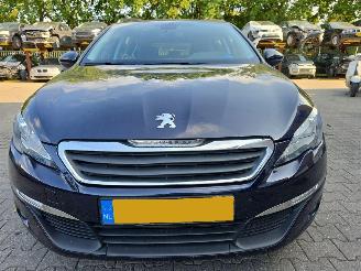 Vaurioauto  passenger cars Peugeot 308 1.2 2014/1