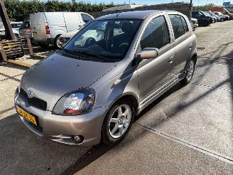 krockskadad bil auto Toyota Yaris 1.5 -16V  VVT-i   T SPORT 2002/9