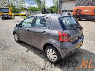 Toyota Yaris Yaris II (P9), Hatchback, 2005 / 2014 1.3 16V VVT-i picture 3