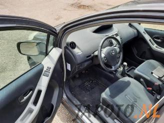 Toyota Yaris Yaris II (P9), Hatchback, 2005 / 2014 1.3 16V VVT-i picture 10