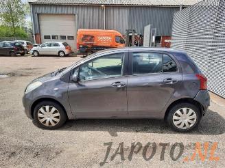 Toyota Yaris Yaris II (P9), Hatchback, 2005 / 2014 1.3 16V VVT-i picture 2