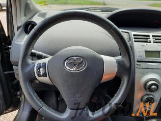 Toyota Yaris Yaris II (P9), Hatchback, 2005 / 2014 1.3 16V VVT-i picture 12