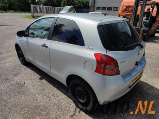 Toyota Yaris Yaris II (P9), Hatchback, 2005 / 2014 1.3 16V VVT-i picture 3