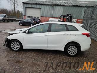 Hyundai I-30 i30 Wagon (GDHF5), Combi, 2012 1.6 CRDi Blue Drive 16V VGT picture 2