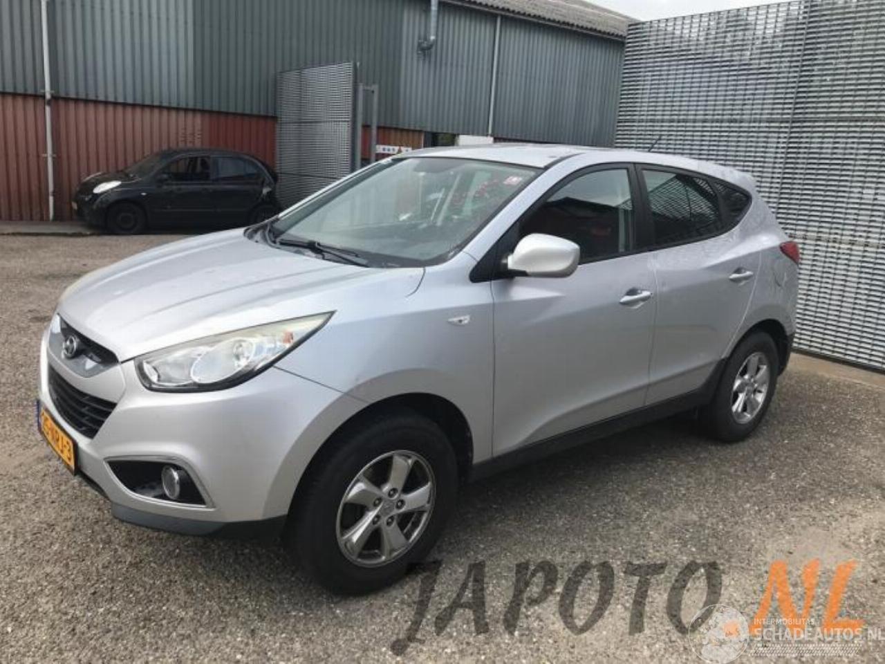 Hyundai Ix35 iX35 (LM), SUV, 2009 / 2015 2.0 16V