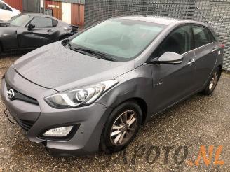 Vrakbiler auto Hyundai I-30 i30 (GDHB5), Hatchback, 2011 1.6 CRDi 16V VGT 2012/5
