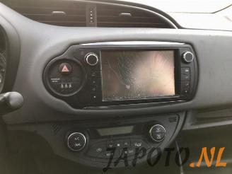 Toyota Yaris Yaris III (P13), Hatchback, 2010 / 2020 1.0 12V VVT-i picture 11