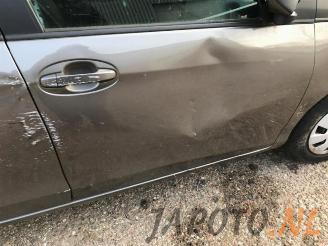 Toyota Yaris Yaris III (P13), Hatchback, 2010 / 2020 1.0 12V VVT-i picture 17