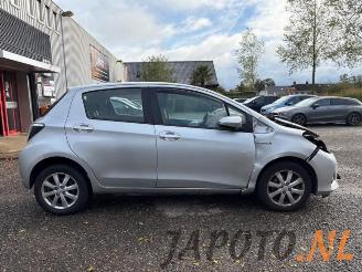 Toyota Yaris Yaris III (P13), Hatchback, 2010 / 2020 1.5 16V Hybrid picture 6