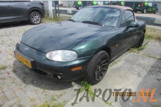 Vrakbiler auto Mazda MX-5 MX-5 (NB18/35/8C), Cabrio, 1998 / 2005 1.8i 16V 2000/6