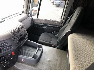 DAF CF 410 Skycab picture 12