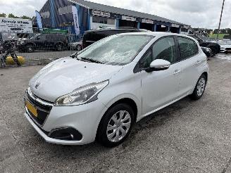 krockskadad bil auto Peugeot 208 1.2 60KW Blue Lion Navi Airco Led 5-Drs 2018/1