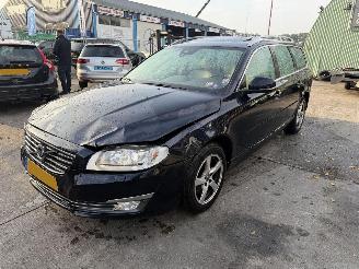 Schadeauto Volvo V-70 2.0 D3 110KW Schuifdak Clima Navi Polar NAP 2016/8