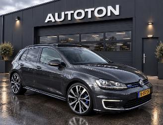 Schadeauto Volkswagen Golf 1.4 GTE 110KW Pano DSG Clima Navi Leer Led 5-Drs 2015/12