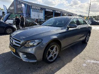 Schadeauto Mercedes E-klasse 300 e 155KW Hybrid AMG Autom. Sfeerverlichting Clima Navi Led Xenon NAP 2020/2