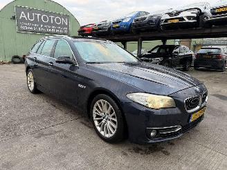 Schadeauto BMW 5-serie 520i Autom. 135KW Pano Clima Navi Hud Luxury Edition NAP 2017/1