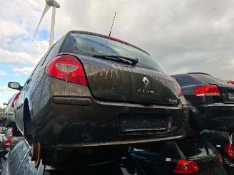 rozbiórka samochody osobowe Renault Clio Clio III (BR/CR), Hatchback, 2005 / 2014 1.6 16V 2006/6