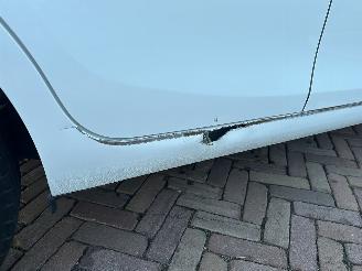 Peugeot 108 Allure picture 12