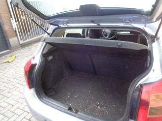 Toyota Corolla Corolla (E12) Hatchback 1.6 16V VVT-i (3ZZFE) [81kW]  (01-2002/12-2006=
) picture 10