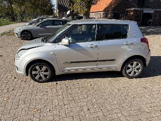 Vaurioauto  passenger cars Suzuki Swift 1.5 automaat 2010/3