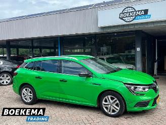 Vaurioauto  passenger cars Renault Mégane Estate 1.3 TCe Zen LED Climate Cruise Navi PDC 2020/9