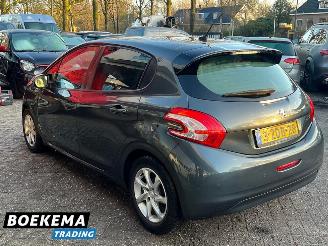 Peugeot 208 1.2 PureTech Style Navi Climate Cruise PDC picture 3